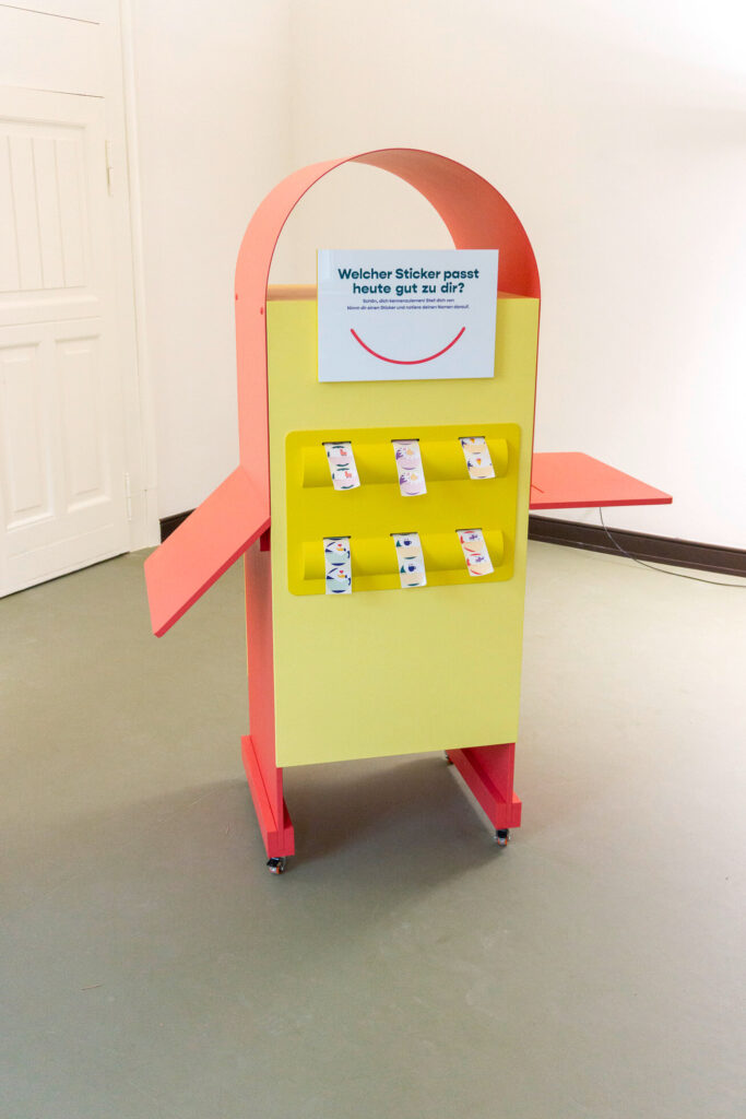 Heimathafen_Wiesbaden_Civilkammer_hello-mate_halbschraeg_links_11-2022_DSC01663_copyright-studio-komplementaer